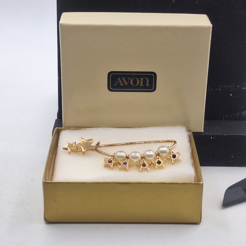 Avon Gold Star and Faux Pearl Brooch